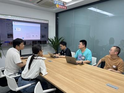 在“世界超市”遇見能“說”各國語言的老板娘，義烏老板娘用數字化翻譯服務連接全球客商