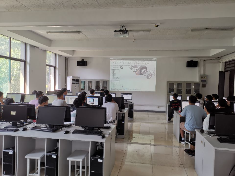 我校在全國大學生先進成圖技術與產品信息建模創新大賽中取得突破 技術與經驗雙豐收